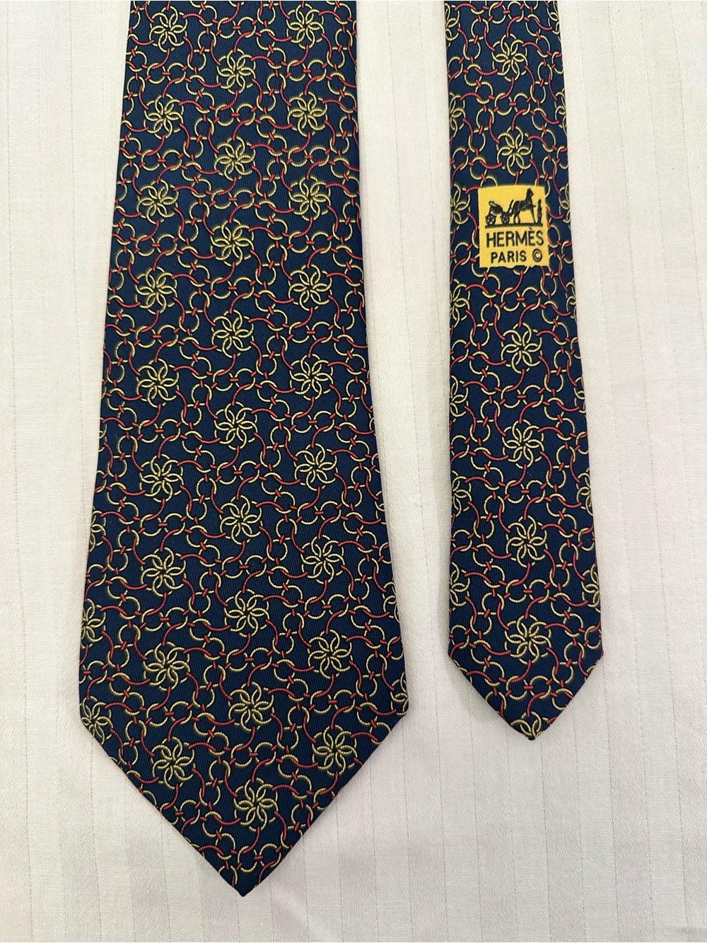 Hermès Navy Red Gold Geometric Chain Silk Tie Made in France